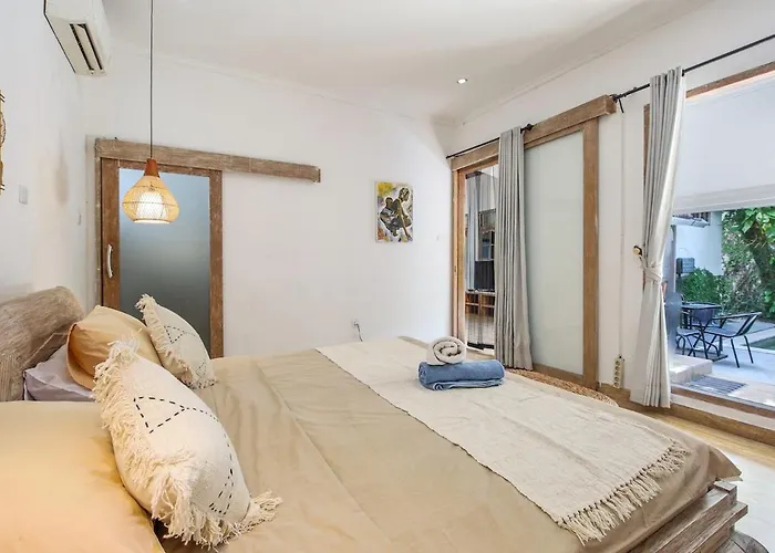 Villa - 3-room Open Villa, Private Pool, Near The Beach, Netflix Legian (Bali)