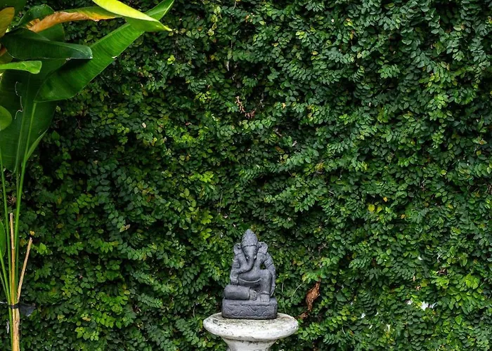 Villa - 3-room Open Villa, Private Pool, Near The Beach, Netflix Legian (Bali)